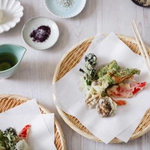 Making tempura in Yuki's Japanese cookery classes