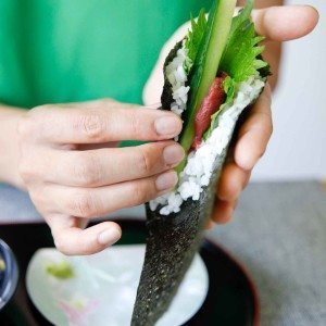 steps to make the temaki hand roll